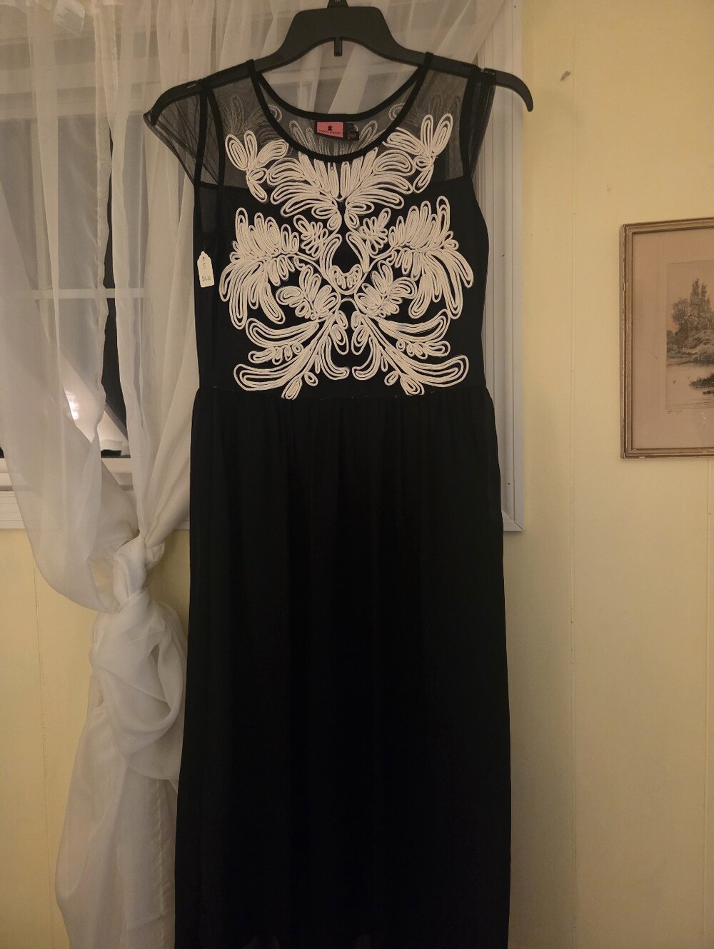 Simon Chang Dress lined  Long Black and White S 8 white lace .Mesh  Sleeves
